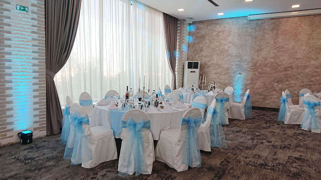 Svatba ukrasa Hotel Expo sinio (9) Сватбена украса под наем в хотел Експо от сватбена агенция синьо сватба